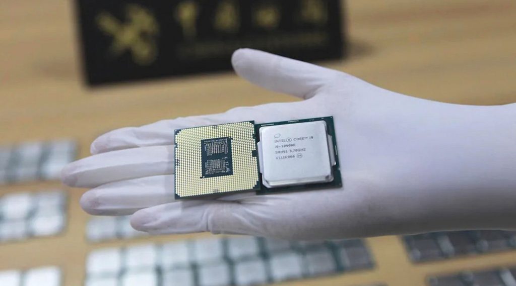 В Китае был пойман контрабандист с привязанными к телу 256 процессорами Intel Core 10-го поколения