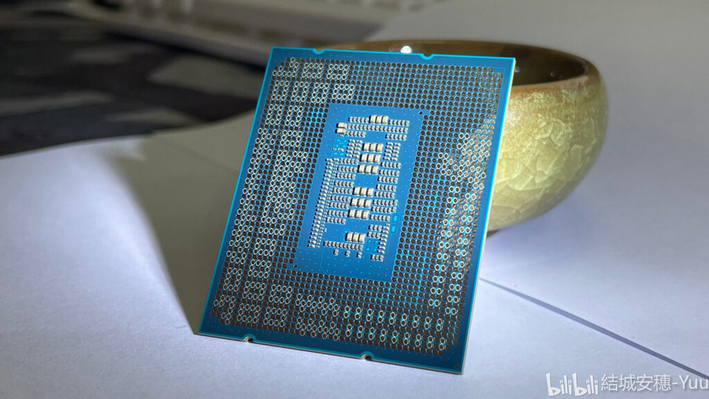 Инженерный образец Intel Core i9-12900K ES2 предстал крупным планом
